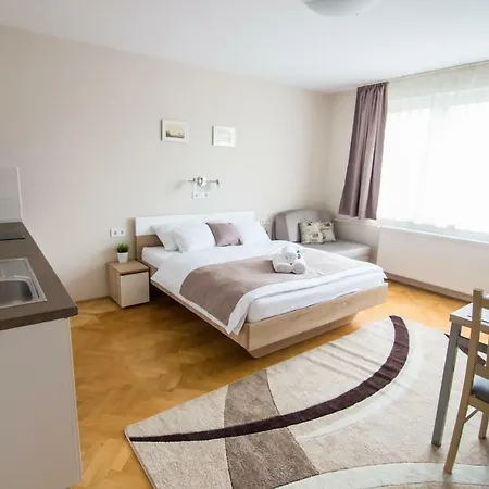 Partner Apartmanhaz * Erlau