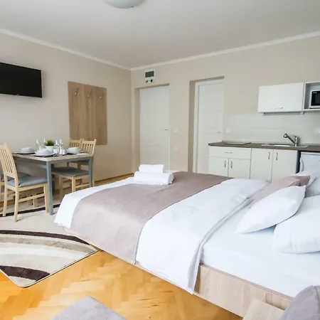 Partner Apartmanhaz *