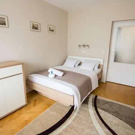 Partner Apartmanhaz Apartment